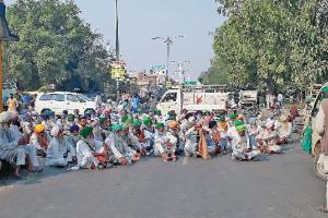 ਝੋਨੇ ਦੀ ਖਰੀਦ : ਭੜਕੇ ਕਿਸਾਨਾਂ ਵੱਲੋਂ 8 ਜ਼ਿਲ੍ਹਿਆਂ ‘ਚ ਸੜਕਾਂ ਜਾਮ