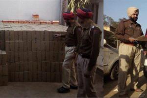 ਹਰਿਆਣਾ ‘ਚੋਂ ਲਿਆਂਦੀ ਜਾ ਰਹੀ ਸ਼ਰਾਬ ਦਾ ਟਰੱਕ ਫੜਿਆ 