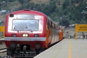ਕਸ਼ਮੀਰ ‘ਚ ਦੂਜੇ ਦਿਨ ਵੀ ਰੇਲ ਸੇਵਾ ‘ਚ ਅੜਿੱਕਾ