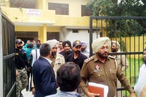 ਕਸ਼ਮੀਰੀ ਵਿਦਿਆਰਥੀ ‘ਤੇ ਕੌਮੀ ਝੰਡੇ ਦੇ ਅਪਮਾਨ ਦੇ ਲਾਏ ਦੋਸ਼