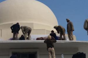 ਜਦੋਂ ਨਰਸਾਂ ਨੂੰ ਮਨਾਉਣ ਖੁਦ ਛੱਤ ‘ਤੇ ਚੜ੍ਹੇ ਡੀਸੀ ਤੇ ਐੱਸਐੱਸਪੀ