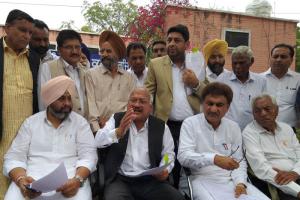 ਏਮਜ਼ ‘ਚ ਅੜਿੱਕਿਆਂ ਲਈ ਮਾਫ਼ੀ ਮੰਗੇ ਹਰਸਿਮਰਤ: ਬ੍ਰਹਮ ਮਹਿੰਦਰਾ