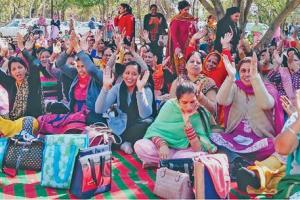 ਜਾਬ ਭਰ ਦੇ ਬਾਬੂਆਂ ਦੀ ਹੜਤਾਲ ਨੇ ਕੀਤੇ ਦਫਤਰ ਠੱਪ, ਨਹੀਂ ਹੋਇਆ ਕੋਈ ਕੰਮ