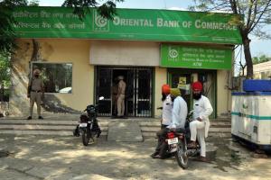 ਬੰਦੂਕ ਦੀ ਨੋਕ ‘ਤੇ 5 ਨਕਾਬਪੋਸ਼ ਲੁਟੇਰਿਆਂ ਨੇ ਬੈਂਕ ‘ਚੋਂ ਲੁੱਟੇ ਸਵਾ 7 ਲੱਖ ਰੁਪਏ