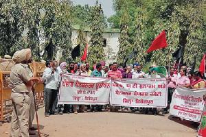 ਮੁਲਾਜ਼ਮਾਂ ਤੇ ਪੈਨਸ਼ਨਰਾਂ ਨੇ ਖੇਡ ਮੰਤਰੀ ਦੀ ਕੋਠੀ ਦਾ ਕੀਤਾ ਘਿਰਾਓ 