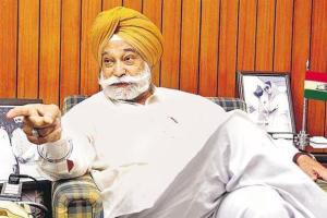 ਕੈਪਟਨ ਤੇ ਬਾਦਲ ਸਿਆਸਤ ‘ਚ ਖੇਡ ਰਹੇ ਹਨ ਫਰੈਂਡਲੀ ਮੈਂਚ : ਬੀਰ ਦਵਿੰਦਰ ਸਿੰਘ