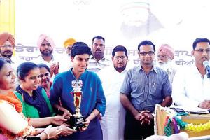 ਸੋਨ ਤਮਗਾ ਜੇਤੂ ਸ਼ਾਮਲੀ ਸ਼ਰਮਾ ਦਾ ਕੀਤਾ ਸਨਮਾਨ