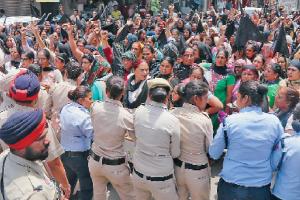 ਵਿੱਤ ਮੰਤਰੀ ਦੇ ਹਲਕੇ ‘ਚ ਆਂਗਣਵਾੜੀ ਮੁਲਾਜ਼ਮਾਂ ਤੇ ਪੁਲਿਸ ‘ਚ ਝੜਪਾਂ