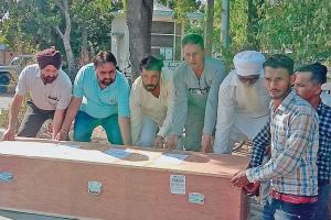 ਦੁੱਬਈ ਤੋਂ 37 ਦਿਨ ਬਾਅਦ ਸੁਰਜੀਤ ਕੁਮਾਰ ਦੀ ਮ੍ਰਿਤਕ ਦੇਹ ਭਾਰਤ ਪੁੱਜੀ