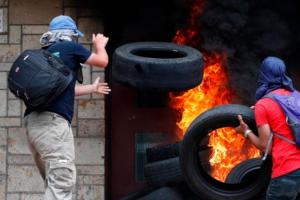 ਹੋਂਡੁਰਾਸ ‘ਚ ਪ੍ਰਦਰਸ਼ਨਕਾਰੀਆਂ ਨੇ ਅਮਰੀਕੀ ਦੂਤਾਵਾਸ ਦੀ ਇਮਾਰਤ ਨੂੰ ਲਾਈ ਅੱਗ