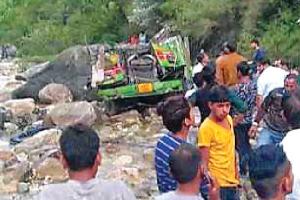 ਕੁੱਲੂ : 500 ਫੁੱਟ ਡੂੰਘੀ ਖੱਡ ‘ਚ ਡਿੱਗੀ ਬੱਸ, 25 ਮੌਤਾਂ