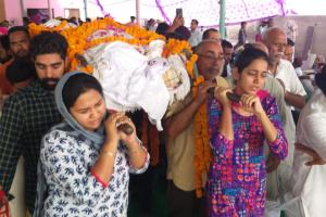 ਪ੍ਰਸ਼ਾਸਨ ਦੇ ਭਰੋਸੇ ਮਗਰੋਂ ਮਹਿੰਦਰਪਾਲ ਬਿੱਟੂ ਦਾ ਅੰਤਿਮ ਸਸਕਾਰ