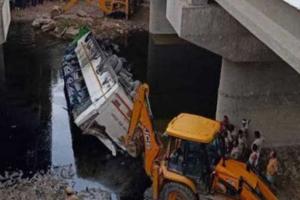 ਆਗਰਾ ‘ਚ ਭਿਆਨਕ ਸੜਕ ਹਾਦਸਾ