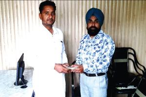 ਡੇਰਾ ਪ੍ਰੇਮੀ ਨੇ ਗਲਤੀ ਨਾਲ ਬੈਂਕ ਅਕਾਊਂਟ ‘ਚ ਆਏ 52 ਹਜ਼ਾਰ 600 ਰੁਪਏ ਵਾਪਸ ਕਰਕੇ ਇਮਾਨਦਾਰੀ ਦਿਖਾਈ