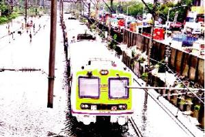 ਮੋਹਲੇਧਾਰ ਮੀਂਹ ਨਾਲ ਮੁੰਬਈ ਹੋਈ ਬੇਹਾਲ