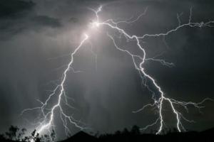 ਬਿਜਲੀ ਡਿੱਗਣ ਦੀਆਂ ਘਟਨਾਵਾਂ ‘ਚ ਤਿੰਨ ਦੀ ਮੌਤ