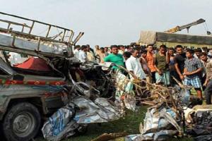 ਸੜਕ ਹਾਦਸੇ ‘ਚ ਪੰਜ ਮੌਤਾਂ, ਪੰਜ ਜ਼ਖਮੀ