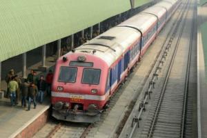 ਕਸ਼ਮੀਰ ‘ਚ ਸੁਰੱਖਿਆ ਕਾਰਨਾਂ ਨਾਲ ਰੇਲ ਸੇਵਾਵਾਂ ਮੁਲਤਵੀ