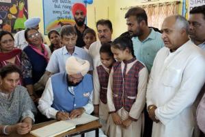 ਕੈਬਨਿਟ ਮੰਤਰੀ ਸੋਢੀ ਤੇ ਐਮ.ਪੀ. ਪਰਨੀਤ ਕੌਰ ਨੇ ਸਮਾਰਟ ਸਕੂਲ ਵਿਦਿਆਰਥੀਆਂ ਨੂੰ ਕੀਤੇ ਸਮਰਪਿਤ