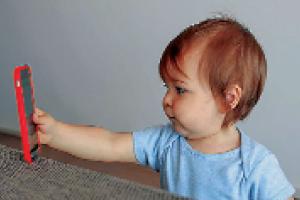 ਬਚਪਨ ਨੂੰ ਖਾਧੀ ਜਾ ਰਿਹੈ ਮੋਬਾਇਲ