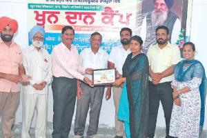 ਹੜ੍ਹ ਪੀੜਤਾਂ ਦੀ ਮਦਦ ਲਈ ਖੂਨਦਾਨ ਕੈਂਪ ਲਾਇਆ