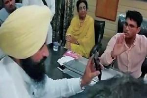 ਨੇਤਾਵਾਂ ਦਾ ਰਵੱਈਆ ਤੇ ਅਫ਼ਸਰਸ਼ਾਹੀ