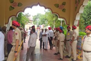 ਅਸੀਂ ਚਾਦਰਾਂ ਵਿਛਾਉਂਦੇ ਰਹੇ ਝਾੜ ਕੇ…