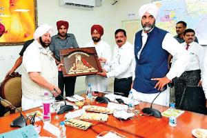 ਵੀਜ਼ਾ ਮੁਕਤ ਲਾਂਘੇ ਦਾ ਮਸਲਾ ਕੇਂਦਰੀ ਵਿਦੇਸ਼ ਮੰਤਰੀ ਕੋਲ ਉਠਾਵਾਂਗੇ : ਅਮਰਿੰਦਰ ਸਿੰਘ