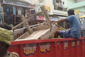 ਨਗਰ ਕੌਸਲ ਵੱਲੋਂ ਦੁਕਾਨਾਂ ਦੇ ਬਾਹਰ ਪਿਆ ਸਮਾਨ ਚੁੱਕਣ ਸਮੇਂ ਮਾਹੌਲ ਹੋਇਆ ਗਰਮ