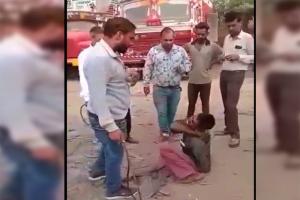 ਟਰੱਕ ਮਾਰਕੀਟ ‘ਚ ਵਿਅਕਤੀ ਨੂੰ ਪਟਿਆਂ ਨਾਲ ਕੁੱਟ ਕੇ ਬਣਾਈ ਵੀਡੀਓ