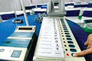 ਦੁਸ਼ਯੰਤ ਟਰੈਕਟਰ ‘ਤੇ ਜਦਕਿ ਖੱਟੜ ਸਾਇਕਲ ‘ਤੇ ਪਹੁੰਚੇ ਵੋਟ ਪਾਉਣ