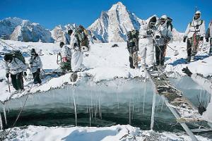 ਸਿਆਚਿਨ: ਦੁਸ਼ਮਣ ਹੀ ਨਹੀਂ, ਕੁਦਰਤ ਨਾਲ ਵੀ ਲੜਦੇ ਨੇ ਫੌਜੀ