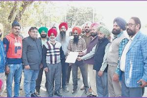 ਸਿੱਖਿਆ ਮੰਤਰੀ ਦੀ ਕੋਠੀ ਮੂਹਰੇ ਇਕੱਠੇ ਹੋਏ ਵੱਡੀ ਗਿਣਤੀ ਅਧਿਆਪਕ