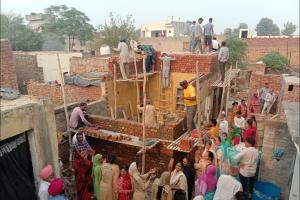 ਅਵਤਾਰ ਮਹੀਨੇ ਦੀ ਖੁਸ਼ੀ ‘ਚ ਵਿਧਵਾ ਨੂੰ ਬਣਾ ਕੇ ਦਿੱਤਾ ਮਕਾਨ