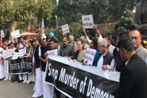 ਮਹਾਰਾਸ਼ਟਰ ਘਮਾਸਾਨ/ਦੋਹਾਂ ਸਦਨਾਂ ‘ਚ ਹੰਗਾਮਾ