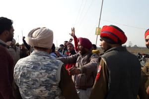 ਟੈੱਟ ਪਾਸ ਬੇਰੁਜ਼ਗਾਰ ਅਧਿਆਪਕਾਂ ਘੇਰਿਆ ਸਿੱਖਿਆ ਮੰਤਰੀ