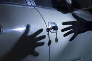 4 ਨੌਜਵਾਨਾਂ ਵੱਲੋਂ ਪੁਲਿਸ ਕਰਮਚਾਰੀ ਦੀ ਕਾਰ ਖੋਹ ਕੇ ਫਰਾਰ