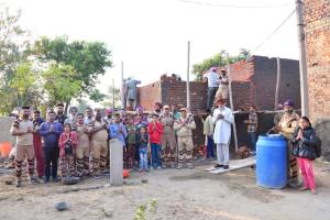 6 ਧੀਆਂ ਦੀ ਵਿਧਵਾ ਮਾਂ ਨੂੰ ਸਾਧ-ਸੰਗਤ ਨੇ ਕੁੱਝ ਘੰਟਿਆਂ ‘ਚ ਮਕਾਨ ਬਣਾ ਕੇ ਦਿੱਤਾ