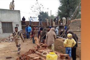 ਸਾਧ-ਸੰਗਤ ਨੇ ਦੋ ਲੋੜਵੰਦ ਪਰਿਵਾਰਾਂ ਨੂੰ ਮਕਾਨ ਬਣਾ ਕੇ ਦਿੱਤੇ