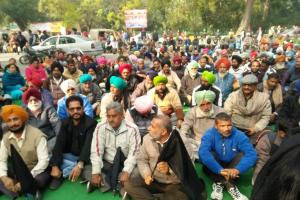 ਮੁਲਾਜ਼ਮਾਂ ਨੇ ਗੇਟਾਂ ‘ਤੇ ਠੋਕੇ ਧਰਨੇ, ਮੁੱਖ ਦਫ਼ਤਰ ‘ਚ ਕੰਮ ਕਾਜ ਰਿਹਾ ਠੱਪ