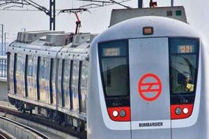 ਮੈਟਰੋ ਟਰੈਕ ‘ਤੇ ਵਿਅਕਤੀ ਦੇ ਕੁੱਦਣ ਨਾਲ ਬਲੂ ਲਾਈਨ ਸੇਵਾ ਪ੍ਰਭਾਵਿਤ