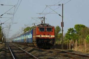 ਕਪਲਿੰਗ ਟੁੱਟਣ ਨਾਲ ਦੋ ਹਿੱਸਿਆਂ ‘ਚ ਵੰਡੀ ਟ੍ਰੇਨ