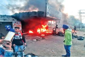 ਕਿਰਾਏ ਦੀ ਦੁਕਾਨ ਨੂੰ ਪੈਟਰੋਲ ਛਿੜਕ ਕੇ ਲਾਈ ਅੱਗ