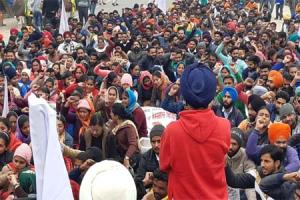 education minister ਤੋਂ ‘ਰੋਜ਼ਗਾਰ ਦੀ ਲੋਹੜੀ’ ਮੰਗਣ ਲਈ ਵੱਡੀ ਗਿਣਤੀ ‘ਚ ਜੁੜੇ ਬੇਰੁਜ਼ਗਾਰ ਅਧਿਆਪਕ