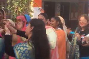 ਹੁਣ ਸਰਪੰਚ ਦੀ ਅਧਿਆਪਕਾਂ ਨਾਲ ਨੱਚਣ ਦੀ ਵੀਡੀਓ ਹੋਈ ਵਾਇਰਲ