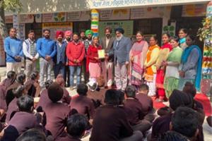 ਐੱਨਟੀਐੱਸਈ ਦੀ ਸਟੇਜ-1 ਪ੍ਰੀਖਿਆ ਪਾਸ ਕਰਨ ਤੇ ਰਾਜਵੀਰ ਕੌਰ ਦਾ ਸਨਮਾਨ