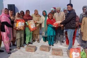 ਲੋੜਵੰਦ ਪਰਿਵਾਰਾਂ ਨੂੰ ਰਾਸ਼ਨ ਵੰਡ ਕੇ ਦਿੱਤੀ ਮਾਤਾ ਰਣਜੀਤ ਕੌਰ ਇੰਸਾਂ ਨੂੰ ਸ਼ਰਧਾਂਜਲੀ