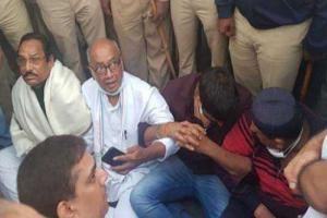 ਬੰਗਲੁਰੂ ‘ਚ ਧਰਨੇ ‘ਤੇ ਬੈਠੇ ਦਿੱਗਵਿਜੈ ਨੂੰ ਕੀਤਾ ਗ੍ਰਿਫ਼ਤਾਰ