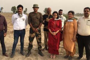 ਐਸ ਡੀ ਐਮ ਪੂਨਮ ਸਿੰਘ ਤੇ ਤਹਿਸੀਲਦਾਰ ਮੈਡਮ ਨੀਲਮ ਵਲੋਂ ਬਾਰਡਰ ਪੱਟੀ ਦਾ ਕੀਤਾ ਗਿਆ ਦੌਰਾ