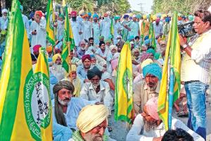 ਕਿਸਾਨ ਜਥੇਬੰਦੀਆਂ ਨੇ ਘੇਰਿਆ ਬਾਦਲਾਂ ਦਾ ਪਿੰਡ ਅਤੇ ਕੈਪਟਨ ਦਾ ਸ਼ਹਿਰ